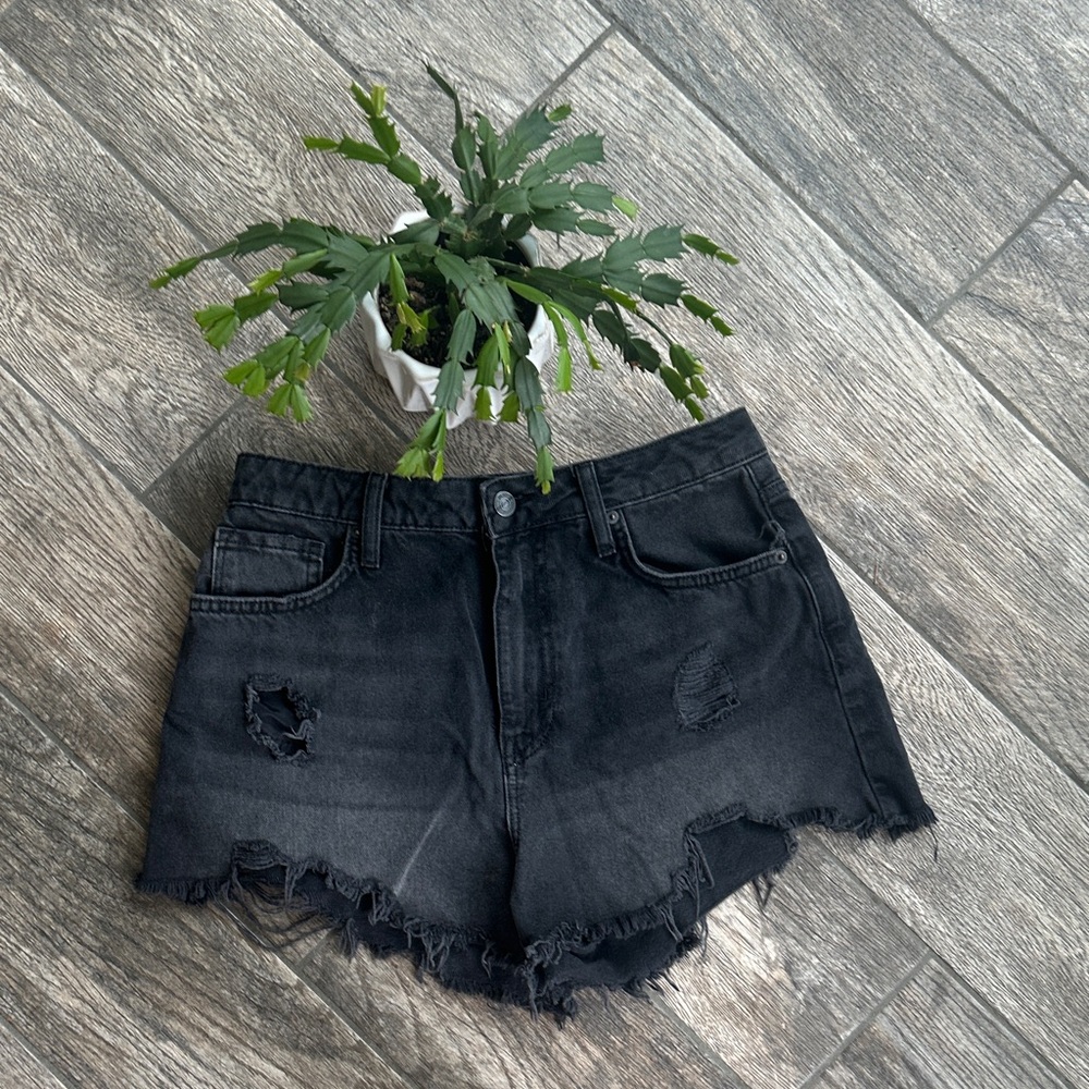 Forever 21 Black Distressed Denim Cutoff Shorts Women's Size 27 High Rise